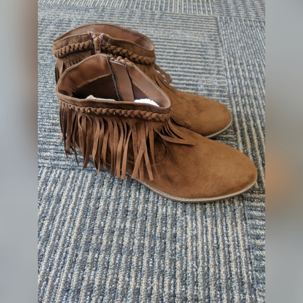 EUC Justice Brown Suede fringe Booties Boots Sz 8